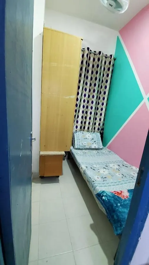Appartamento Burjuman Metro Stations Unisex Hostel Private Room - 04 Dubai